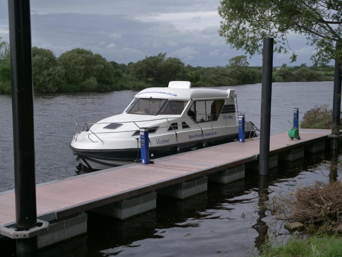 Vivienne Hotell Ballymoney Exteriör bild